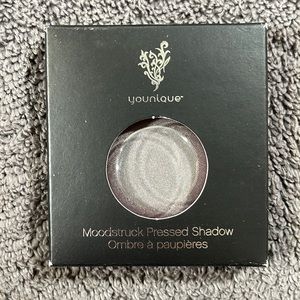 IRRATIONAL-Younique Pressed Moodstruck Shadow-new